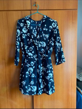 Mono corto flores blanco y azul marino