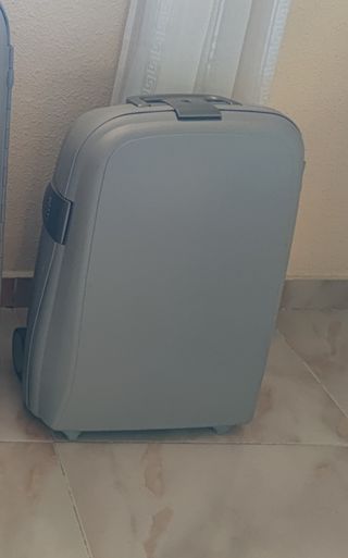 Maleta rígida de cabina color gris 