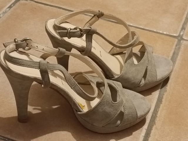 Sandali beige in camoscio