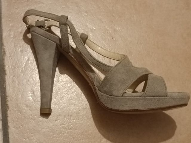 Sandali beige in camoscio