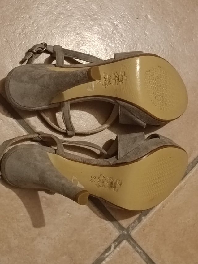 Sandali beige in camoscio