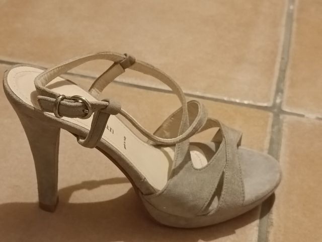 Sandali beige in camoscio