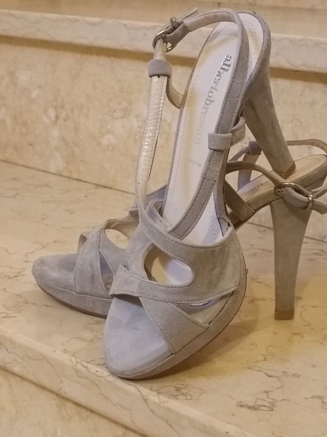 Sandali beige in camoscio