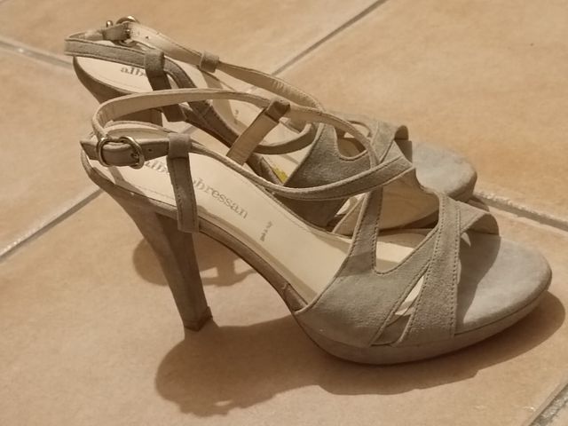 Sandali beige in camoscio