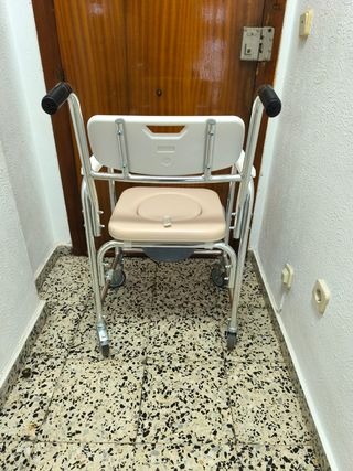 Silla de ruedas minusválidos para baño y ducha
