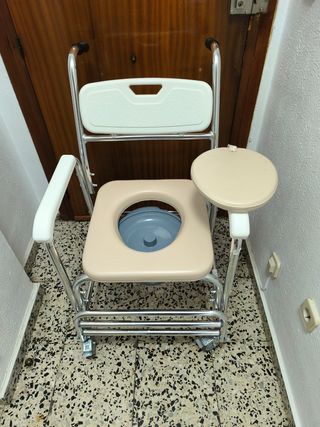 Silla de ruedas minusválidos para baño y ducha