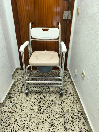 Silla de ruedas minusválidos para baño y ducha