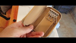 Monedero beige con llavero