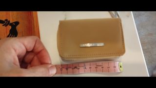 Monedero beige con llavero