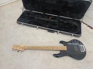 Bajo Musicman StingRay 5 cuerdas