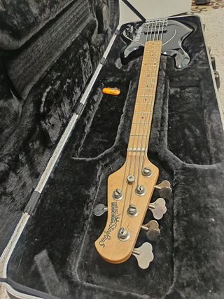 Bajo Musicman StingRay 5 cuerdas