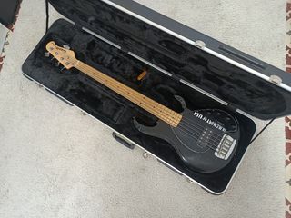 Bajo Musicman StingRay 5 cuerdas