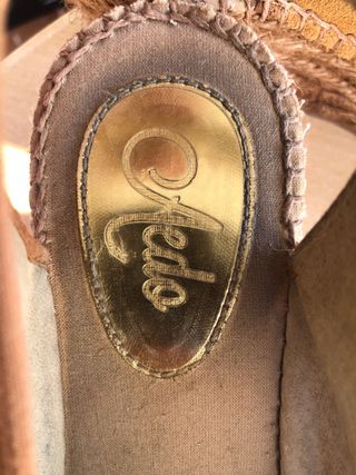 Sandalias cuña marrón