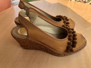 Sandalias cuña marrón