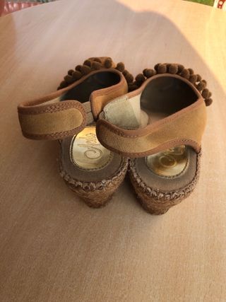 Sandalias cuña marrón