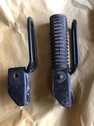 Reposapiés trasero Honda NSR 75