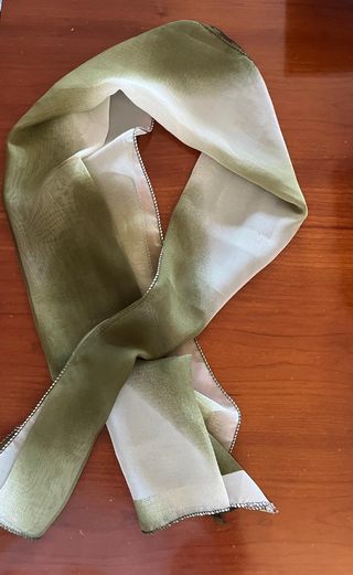 Pañuelo seda beige y verde oliva