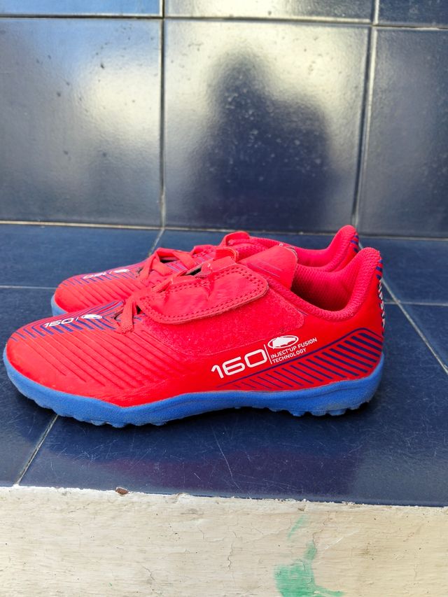 Botas fútbol niño 160 - rojas y azules