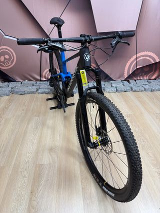 Mondraker F-Podium: Bicicleta MTB