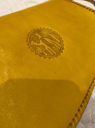 Bolso cuero artesanal amarillo