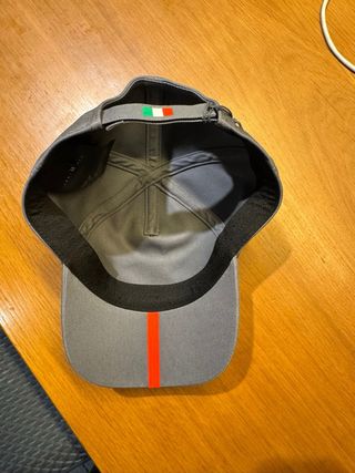 Gorra Prada Luna Rossa - Gris/Roja
