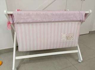 Cuna moisés bebé niña
