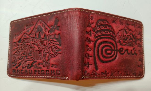 Cartera cuero grabada Perú