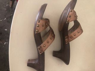 Zapatos cuña dorados