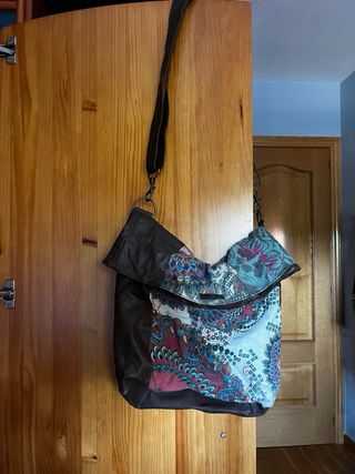 Bolso Desigual marrón y multicolor