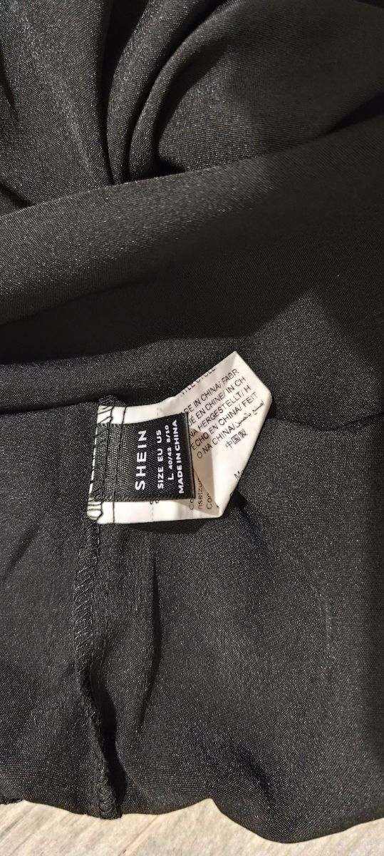 Conjunto Shein: camiseta b
eige + shorts negros