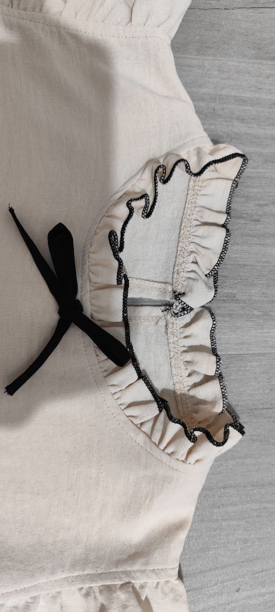 Conjunto Shein: camiseta b
eige + shorts negros