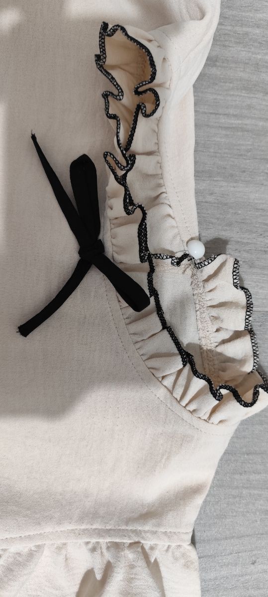 Conjunto Shein: camiseta b
eige + shorts negros