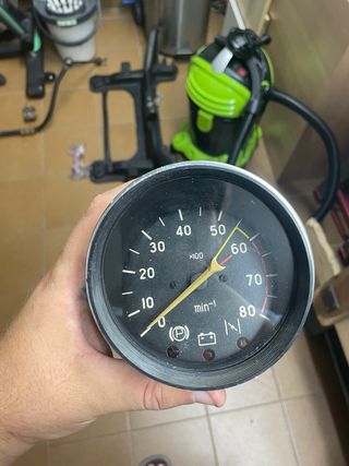 Cuenta revoluciones Lada Niva
