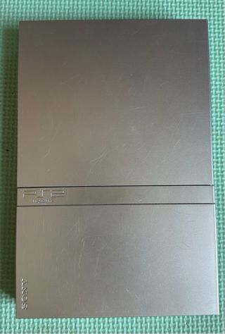 PS2 slim (PlayStation 2) SILVER 2 mandos + REGALO