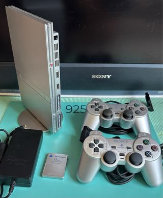 PS2 slim (PlayStation 2) SILVER 2 mandos + REGALO