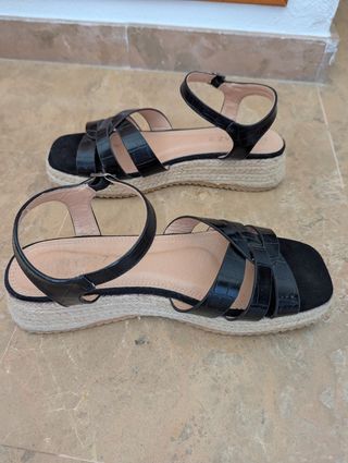 Sandalias cuña MARYPAZ negras