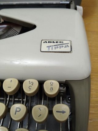 Máquina escribir antigua Olympia