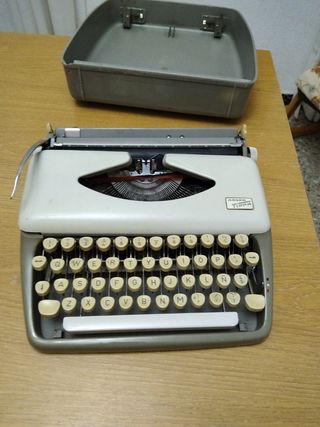 Máquina escribir antigua Olympia