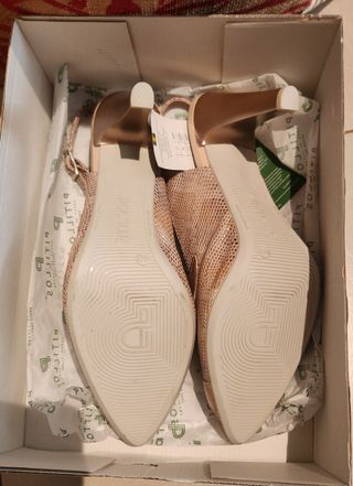 Pitillos-Zapatos rodados y dorados, talla 40