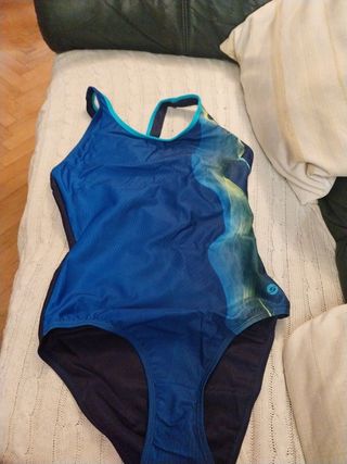 Bañador deportivo cruzado por detrás para natación