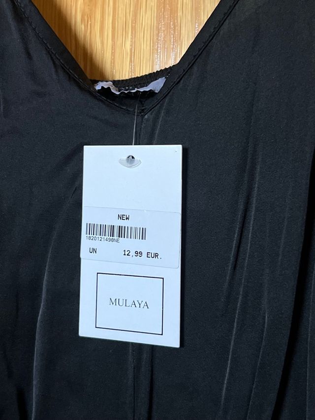 Top negro satén nudo delantero