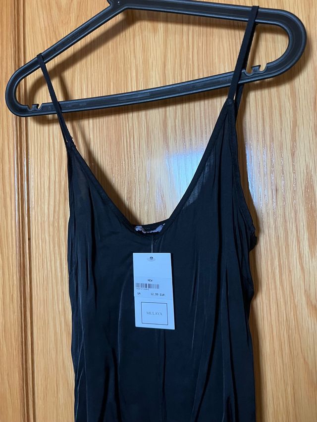 Top negro satén nudo delantero