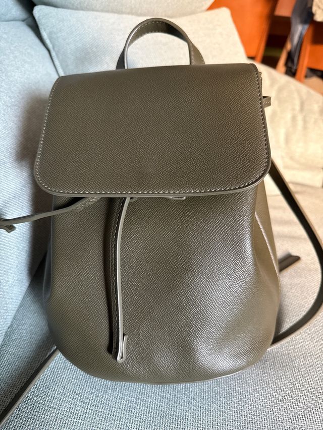 Mochila pequeña de Adolfo Domiguez verde oliva