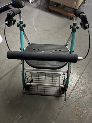 Andador con asiento y freno