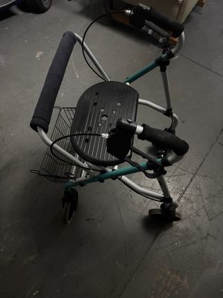 Andador con asiento y freno