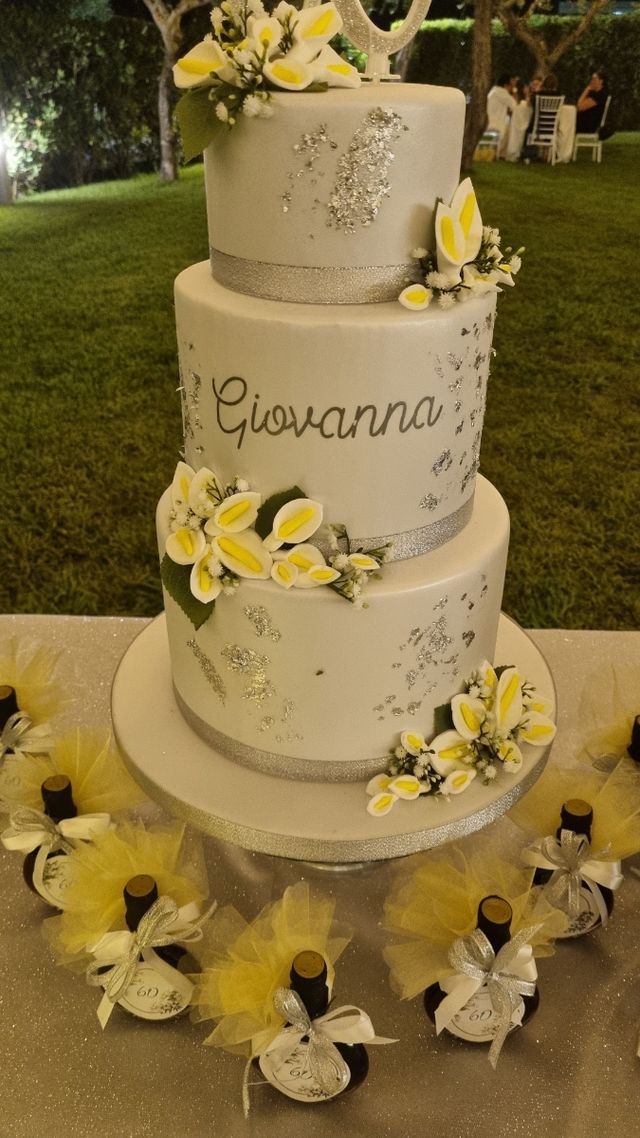 Torta finta 3 piani - argento/bianco