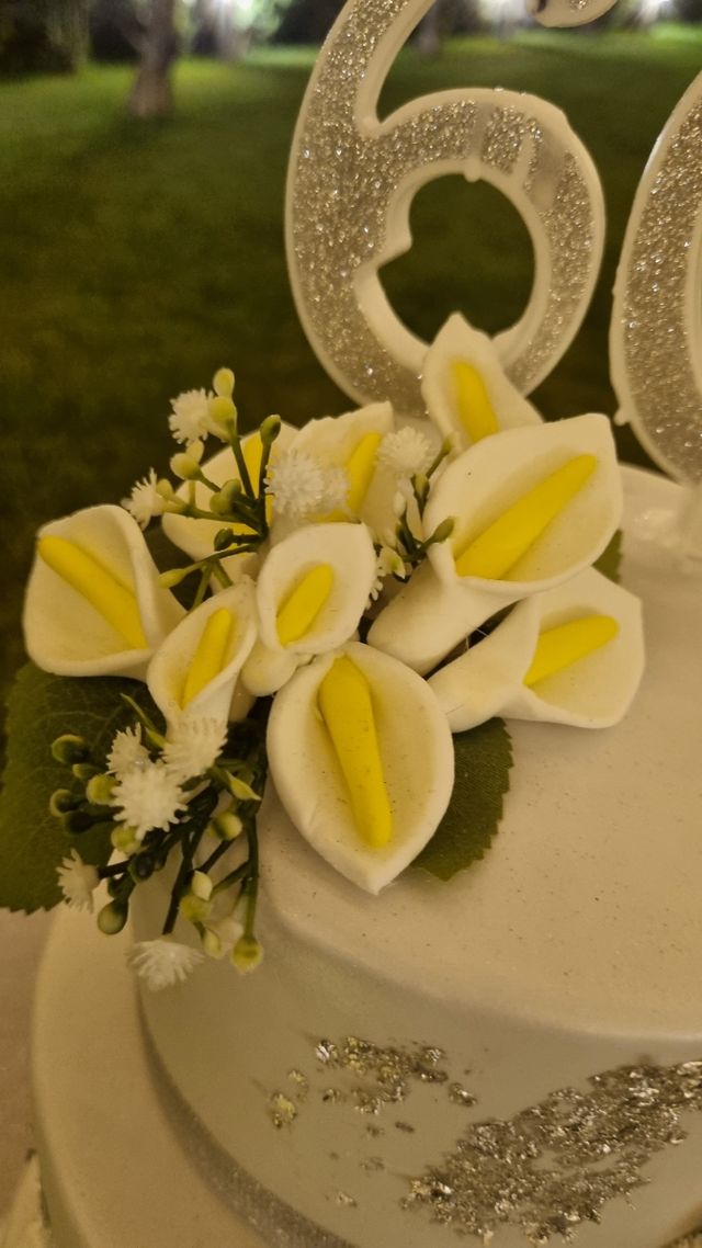 Torta finta 3 piani - argento/bianco