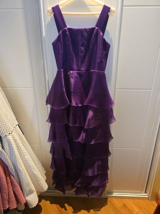 Vestido morado con torera pistacho y fajin 