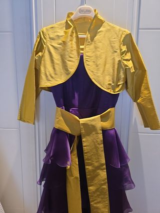 Vestido morado con torera pistacho y fajin 