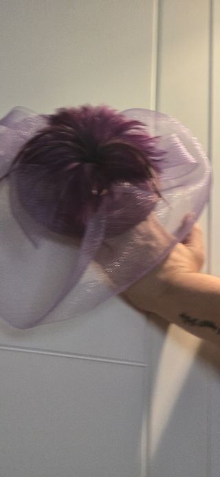 Vestido morado con torera pistacho y fajin 